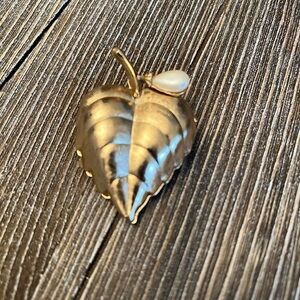 Avon Vintage Chunky Gold Leaf Brooch Open Locket Pearl Pin Costume Jewelry 2”